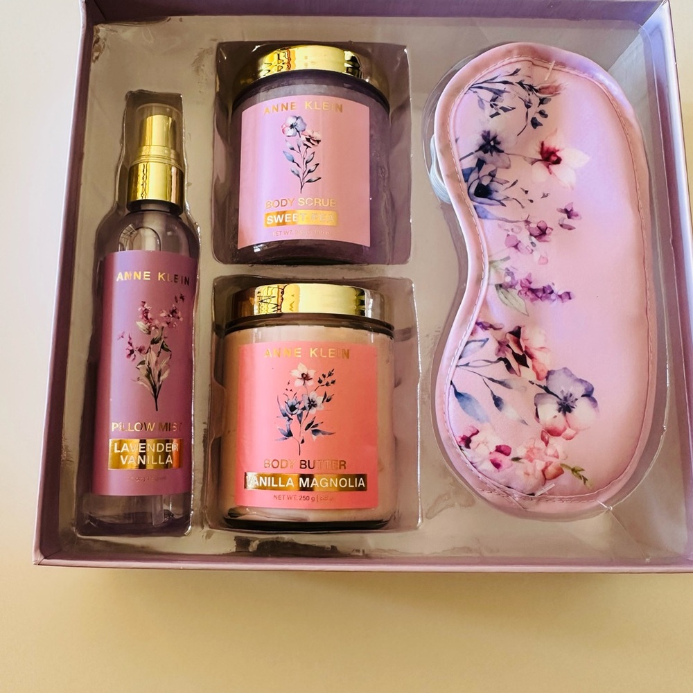 New Anne Klein Pink Floral Bath & Body Set